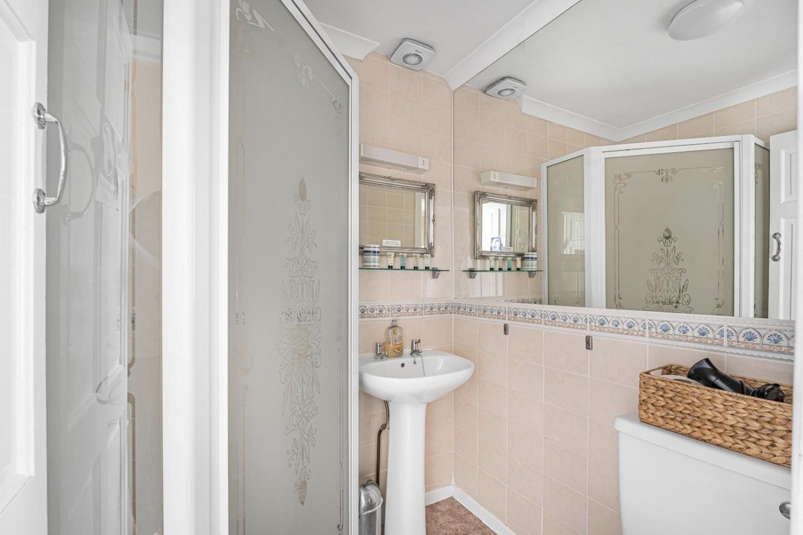 Guest house Summerlands 4*